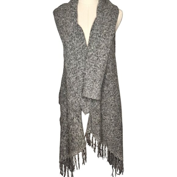 Romeo & Juliet Gray Sleeveless Knit Shawl Vest Womens S Fringe Hi Low Open Boho - Picture 1 of 9
